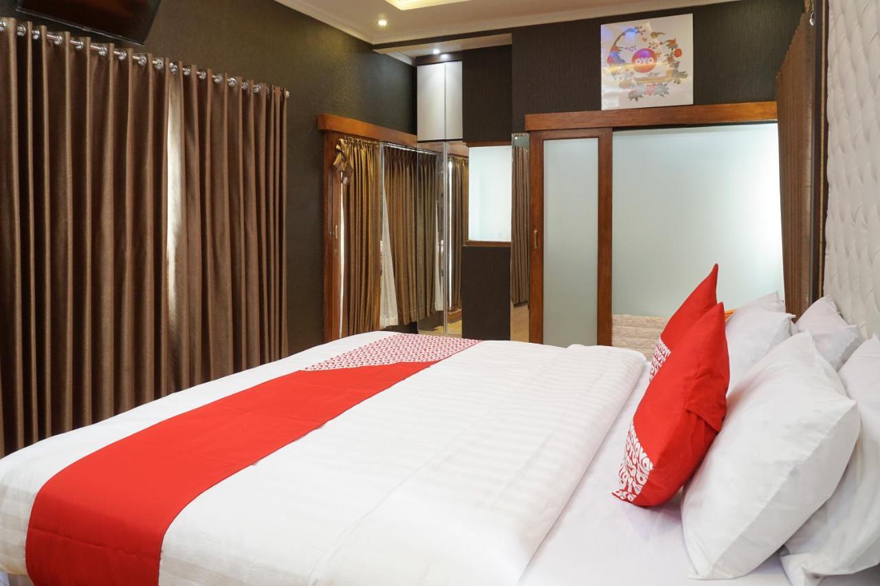 Super Oyo 444 Rafitha Homestay Baturetno Extérieur photo